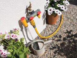 Hozelock 2250 Flowmax 3-Way Tap Connector 1/2 - 1in BSP -Hozelock HOZ2250 LIFESTYLE1