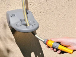 Hozelock 2392 Universal Hose Reel Guide And Corner Bracket -Hozelock HOZ2392P0000 A