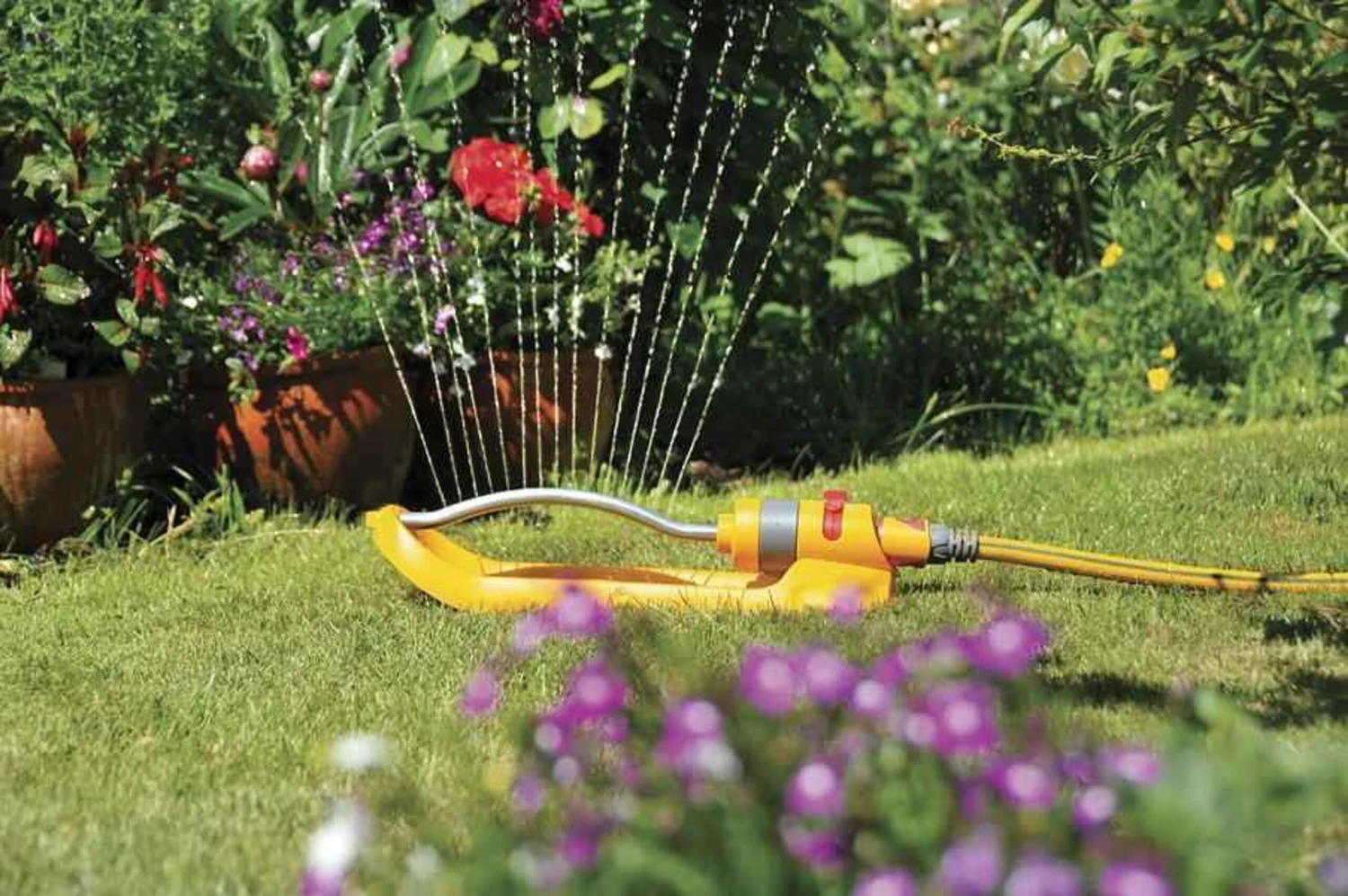 Hozelock 2972 Rectangular Sprinkler Plus 180 Sq M And FOCW'stop 1 Hozelock 2972 Rectangular Sprinkler Plus 180 Sq M And FOCW'stop