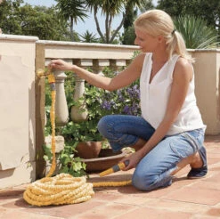 Hozelock 8230 Superhoze 30m Expanding Hose Set 16 Hozelock 8230 Superhoze 30m Expanding Hose Set -Hozelock hozelock 8230 superhoze 30m expanding hose set 5010646061391 ftb6117 25495.1610845348