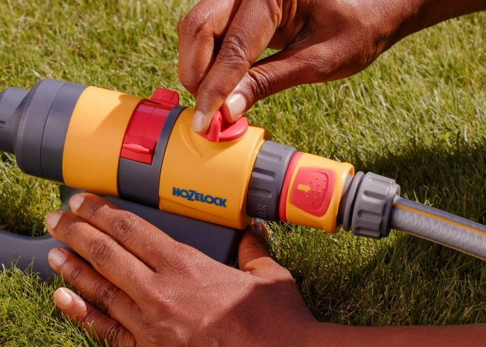 Hozelock Rectangular Sprinkler Plus 220M² M 2 Hozelock Rectangular Sprinkler Plus 220M² M - Image 2