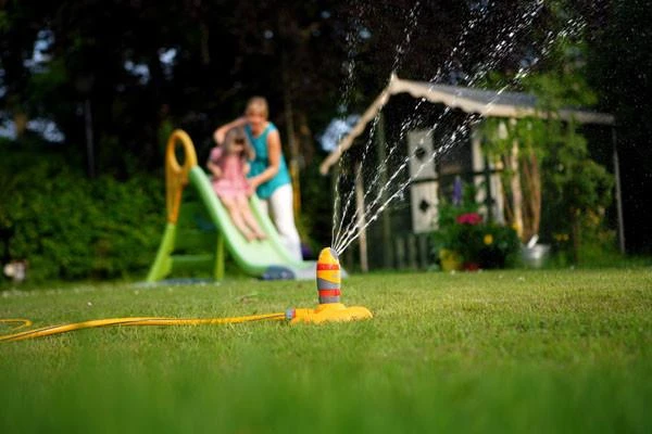 Hozelock Sled Sprinkler Pro - 2336 2 Hozelock Sled Sprinkler Pro - 2336 - Image 2