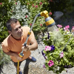 Hozelock Telescopic Lance Spray Plus 140cm -Hozelock l telescopic lance spray gun plus 140 2699 hozelock lifestyle