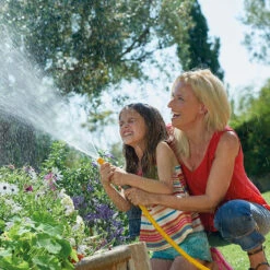 Hozelock Superhoze Expandable Garden Hose - 15m -Hozelock superhoze play 1